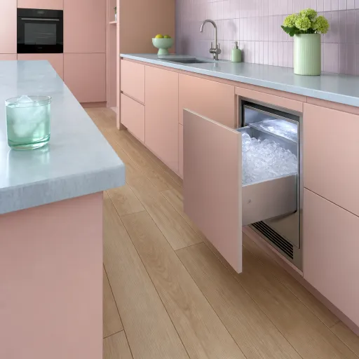 Machine à glaçons encastrable : quand l'intégration en cuisine justifie le surcoût