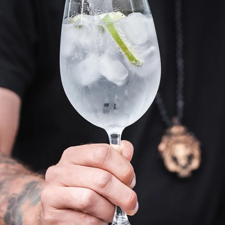 L'Art Unique du Maître Artisan Glacier